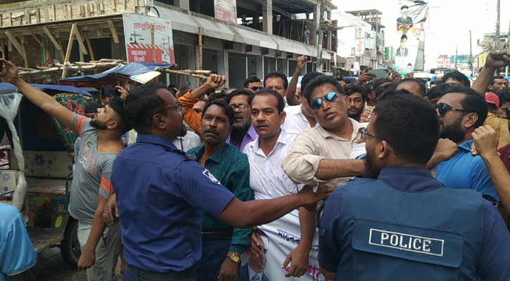 বরগুনায় বিএনপির বিক্ষোভ মিছিলে পুলিশের বাধা